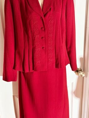 Vintage Julian Taylor Vibrant Red Women's Jacket and Skirt 2-piece Suit Size 10P